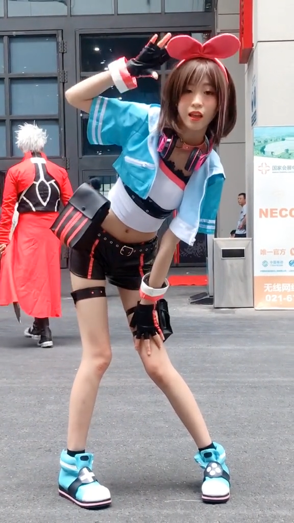 キズナアイ Kizuna Ai のコスプレ はぅ 可愛い Cosplay Towns